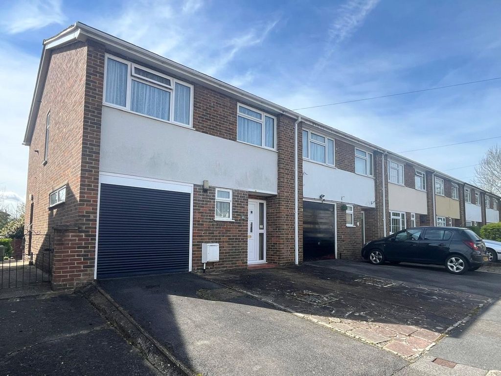 3 bed end terrace house for sale in St. Augustines Close, Aldershot