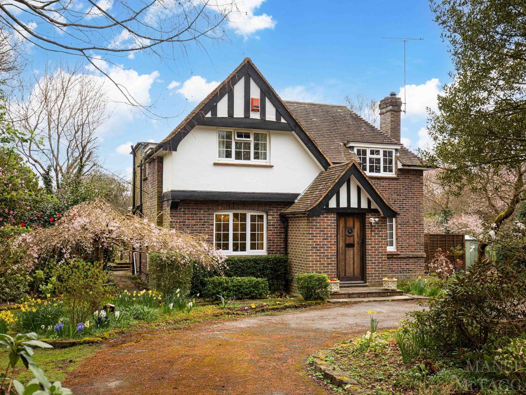 3 bed detached house for sale in West Park Road, Copthorne RH10, £900,000 Zoopla