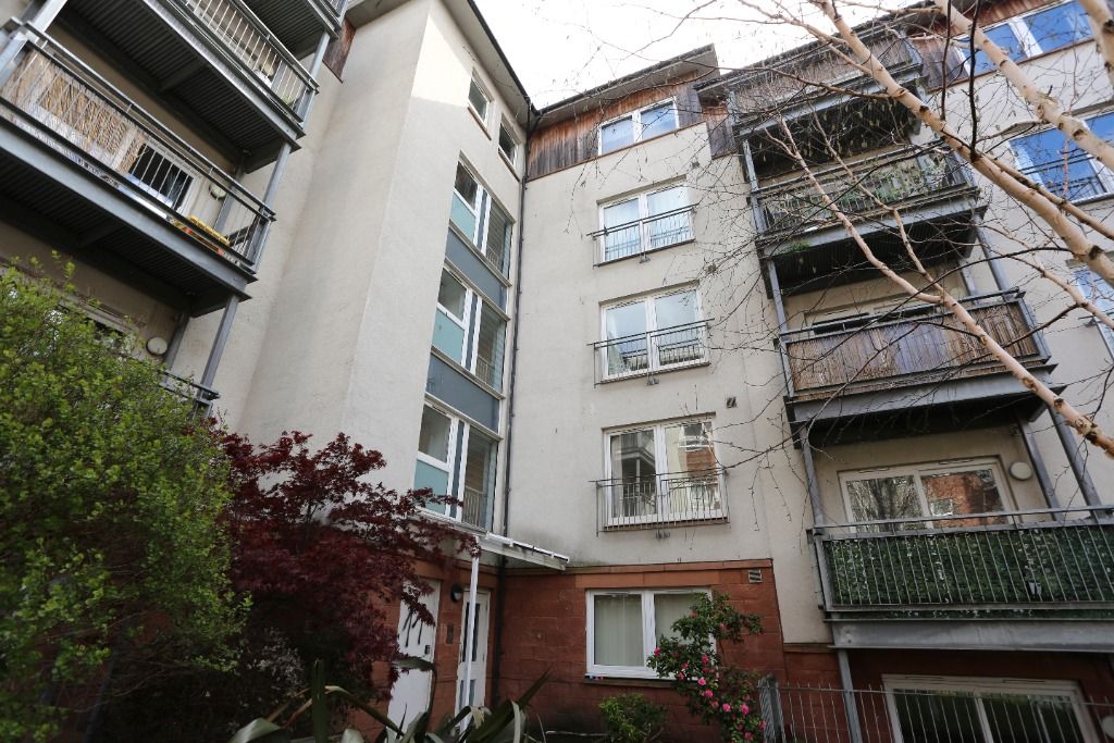 2 bed flat to rent in Albion Gardens, Leith, Edinburgh EH7, £1,225 pcm