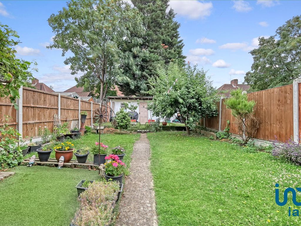 4 bed terraced house for sale in Haydon Road, Becontree, Dagenham RM8