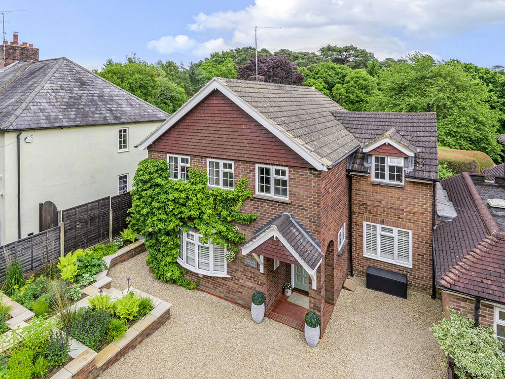 4 bed detached house for sale in Hamlash Lane, Frensham, Farnham GU10