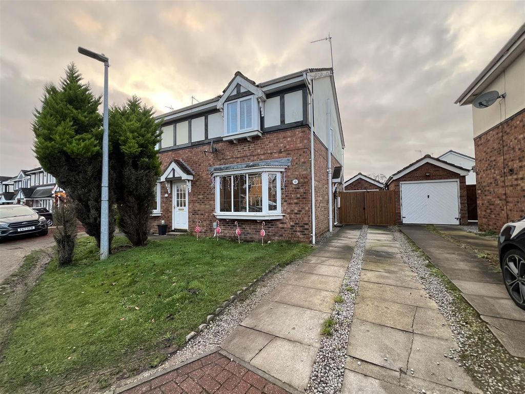3 bed semidetached house for sale in Cohort Close, Brough HU15, £