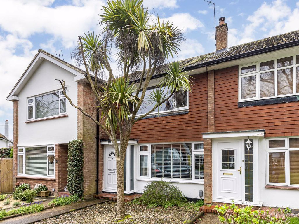 2 bed flat for sale in Elizabeth Gardens, SunburyOnThames TW16 Zoopla