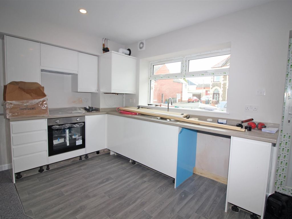 2 bed flat to rent in Pantbach Road, Birchgrove, Cardiff CF14, £900 pcm