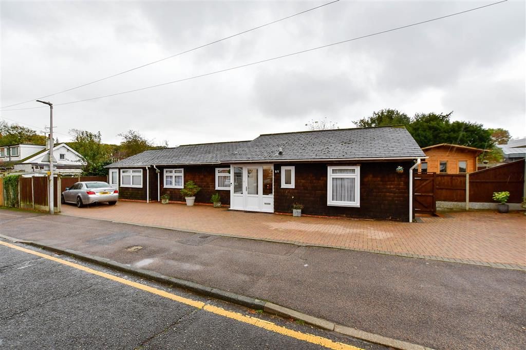 4 bed detached bungalow for sale in Drewery Drive, Wigmore, Gillingham