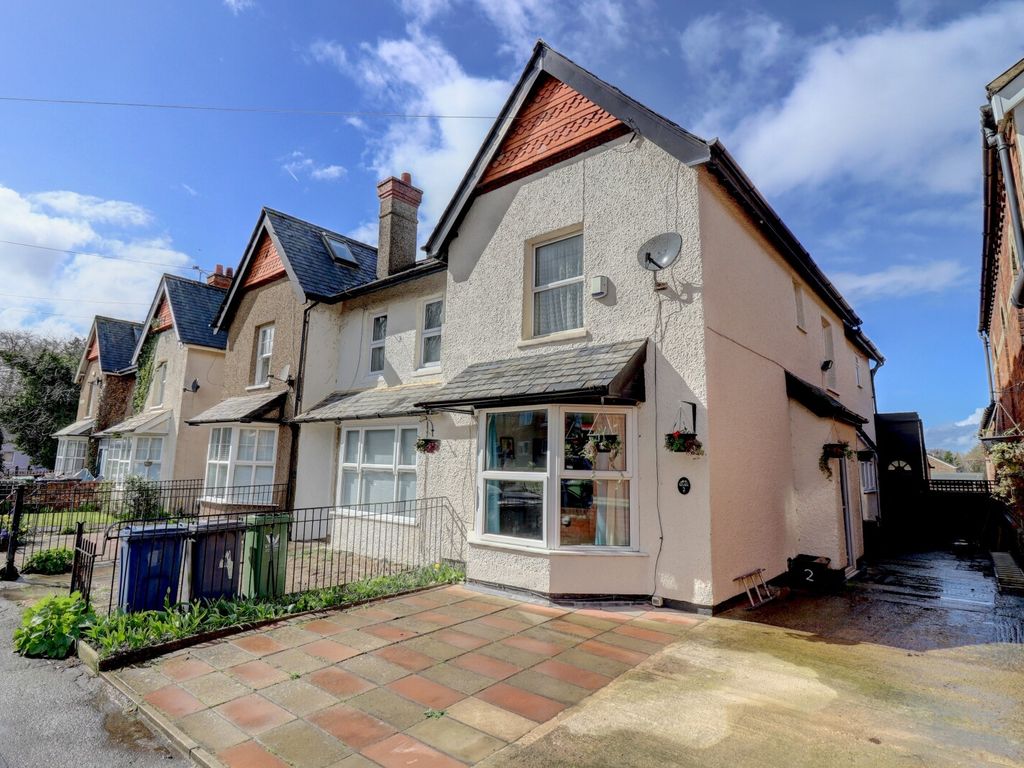 4 bed end terrace house for sale in Road, Princes Risborough