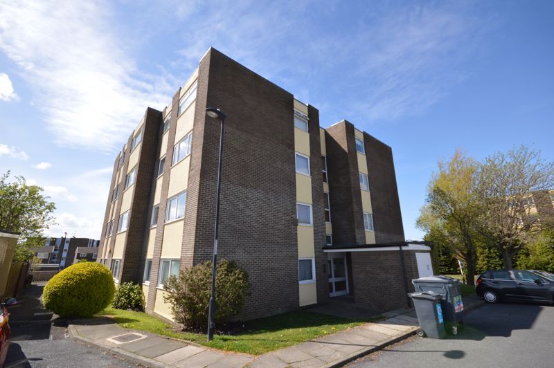 2 bed flat to rent in Shaftoe Court, Killingworth, Newcastle Upon Tyne
