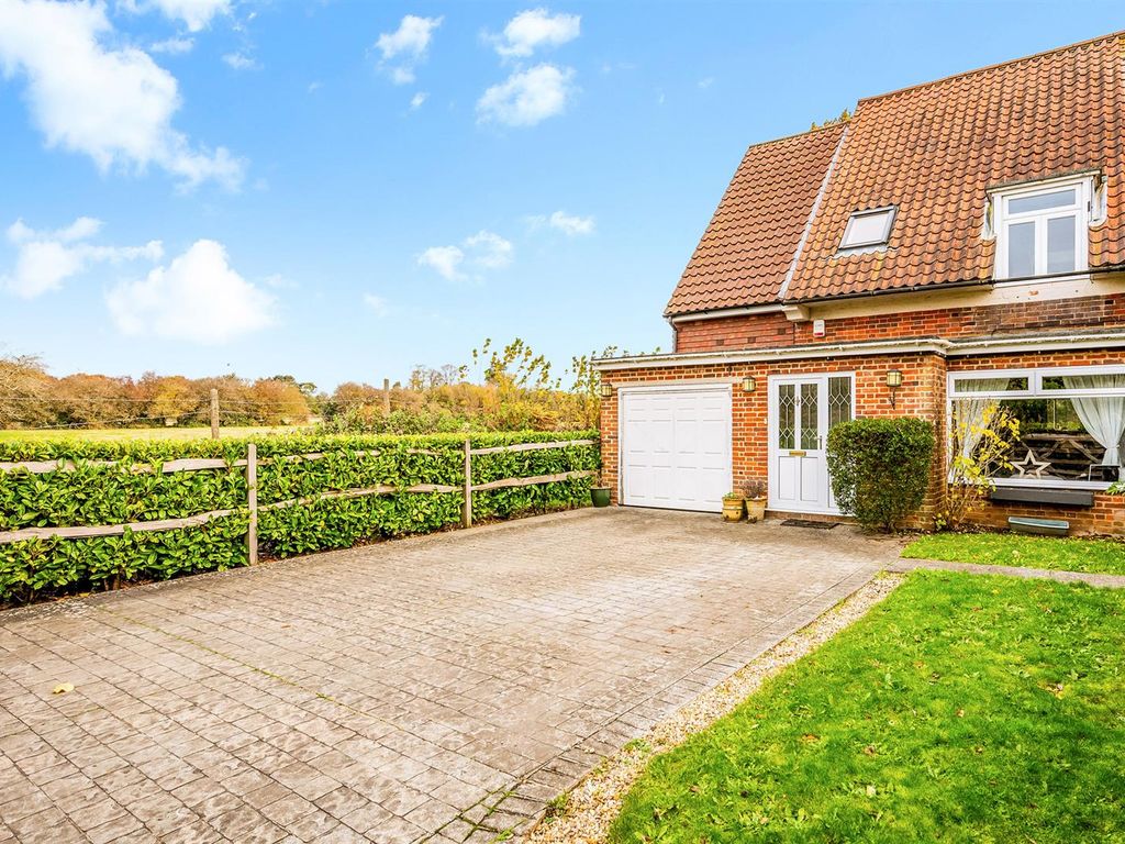 4 bed detached house to rent in Howard Close, Walton On The Hill