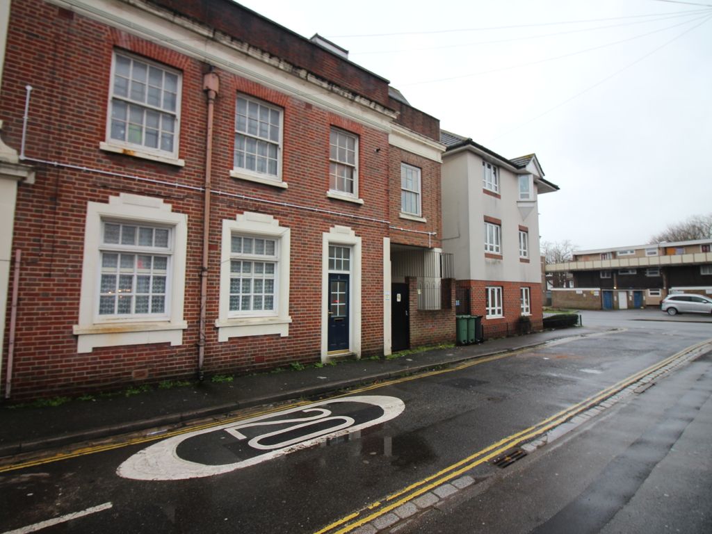 2 bed flat for sale in Kingston Road, Portsmouth PO2 Zoopla