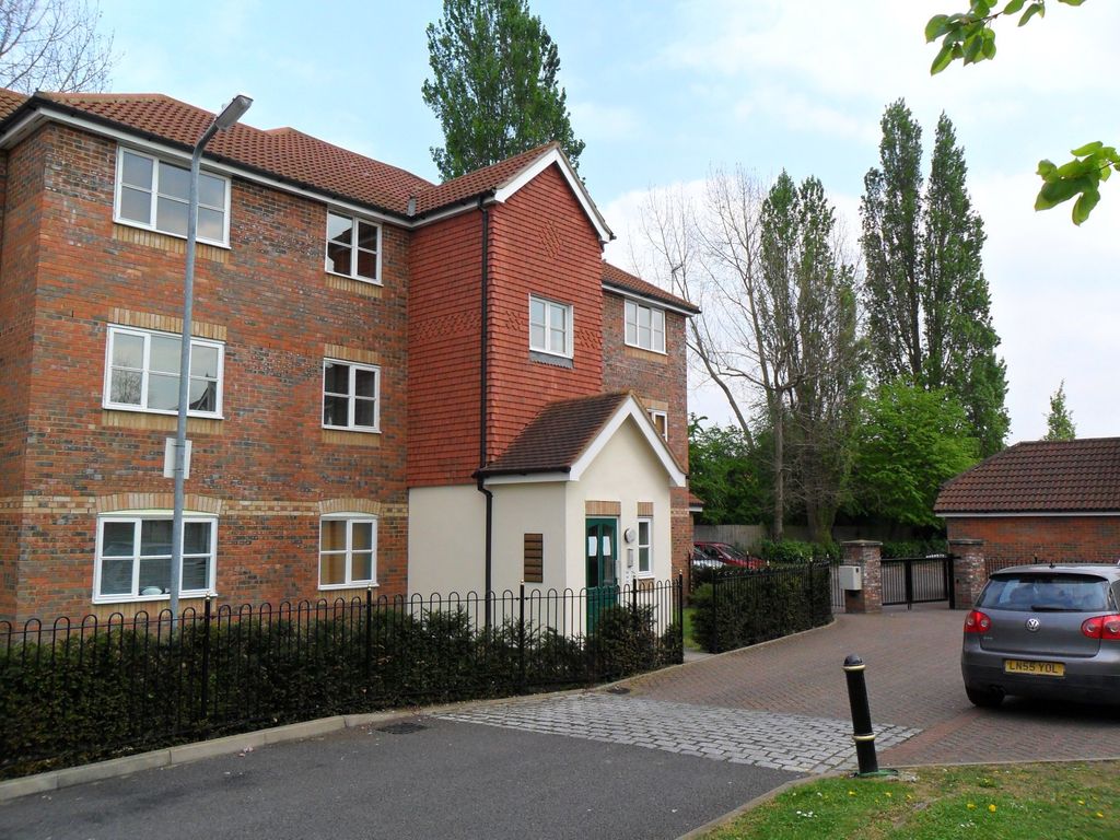 1 bed flat to rent in Whitehead Way, Chiltern Mews, Aylesbury