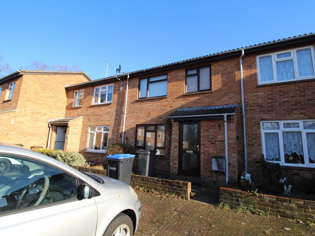 3 bed terraced house to rent in Heronfield, Englefield Green, Egham