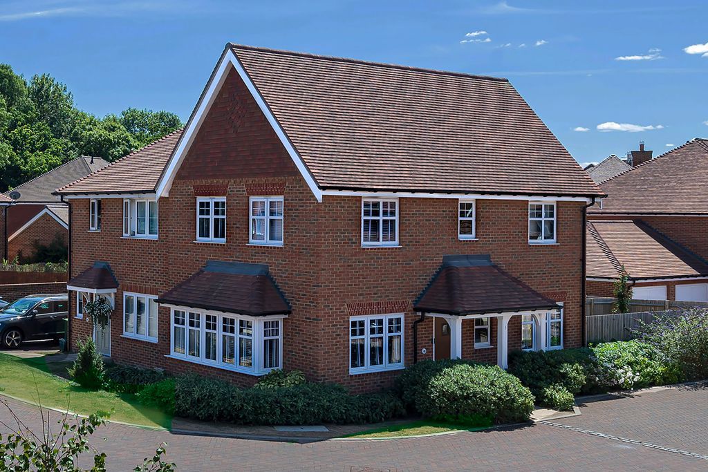 3 bed semidetached house for sale in Vyne Walk, Ash, Aldershot GU12 Zoopla