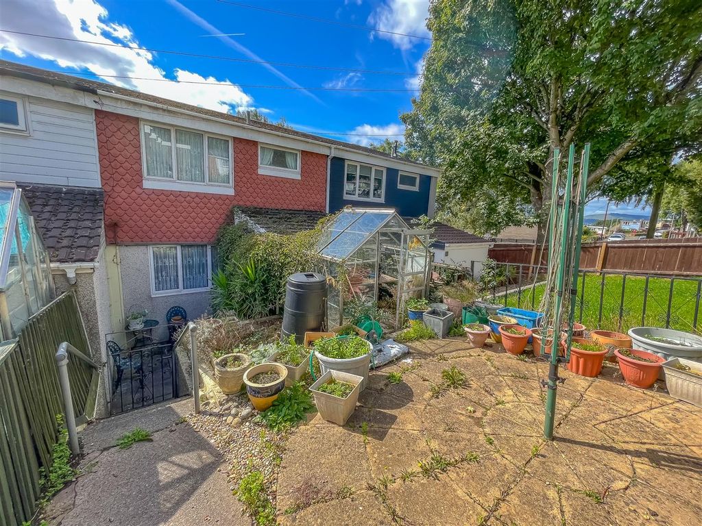 3 bed semidetached house for sale in Tredegar Park View, Rogerstone