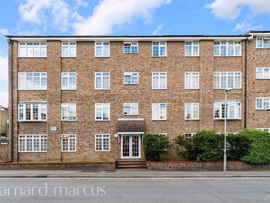 1 bed flat for sale in Sopwith Avenue, Chessington KT9, £230,000 Zoopla