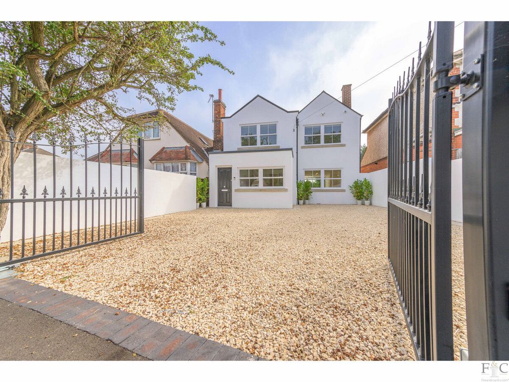 4 bed detached house for sale in Loughborough Road, Leicestershire LE4, £550,000 Zoopla