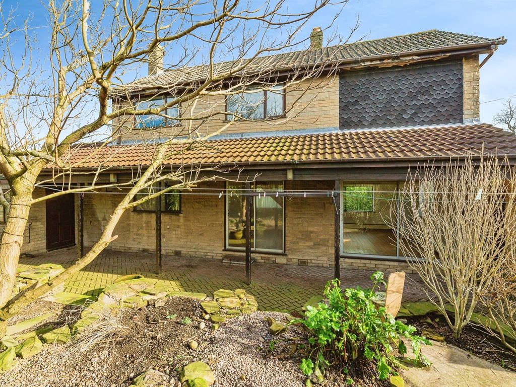 3 bed detached house for sale in High Street, Billingley, Barnsley S72