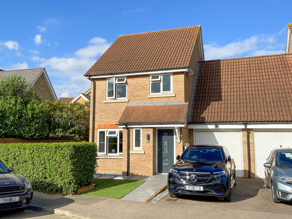 3 bed semidetached house for sale in Blythe Way, Highfields Caldecote