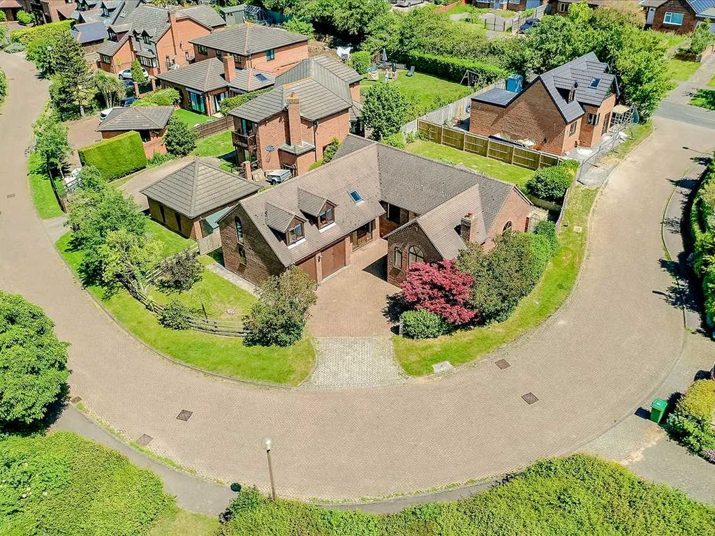 4 bed detached house for sale in Lucy Lane, Loughton, Milton Keynes MK5