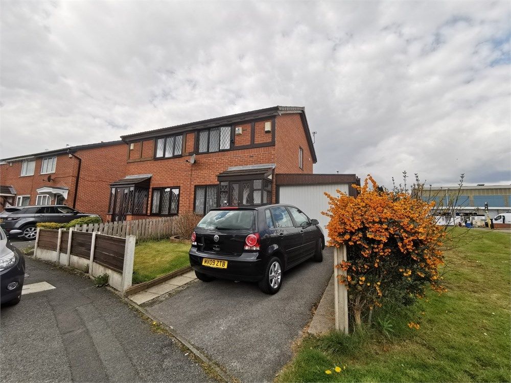 2 bed semidetached house to rent in Riverside Road, Radcliffe