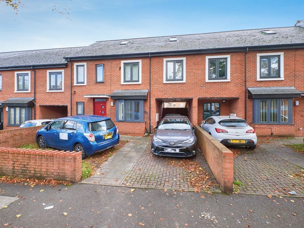 7 bed town house for sale in Farndon Road, Alum Rock, Birmingham B8, £