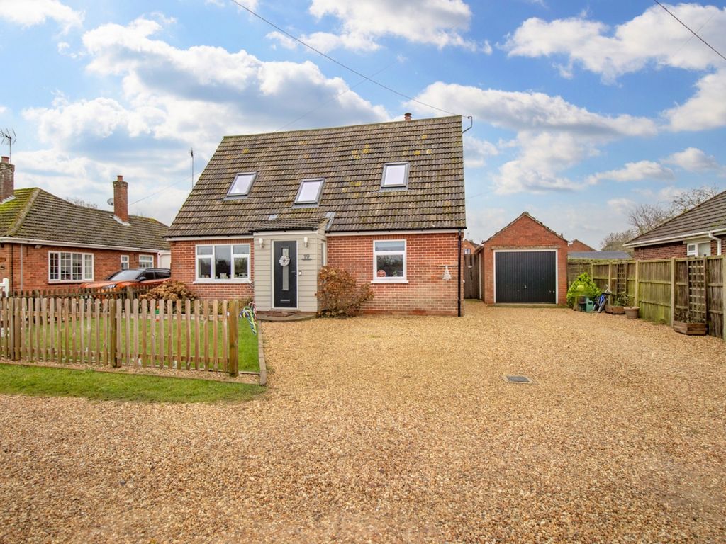 4 bed detached bungalow for sale in Bank Road, Dersingham, King's Lynn