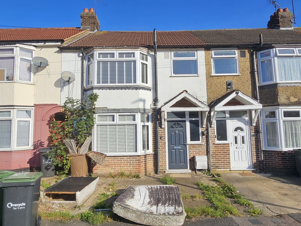 3 bed property for sale in 15 Black Swan Lane, Luton, Bedfordshire LU3