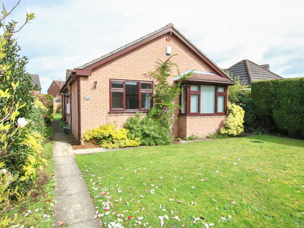 3 bed detached bungalow for sale in Meadow Walk, Edenthorpe, Doncaster