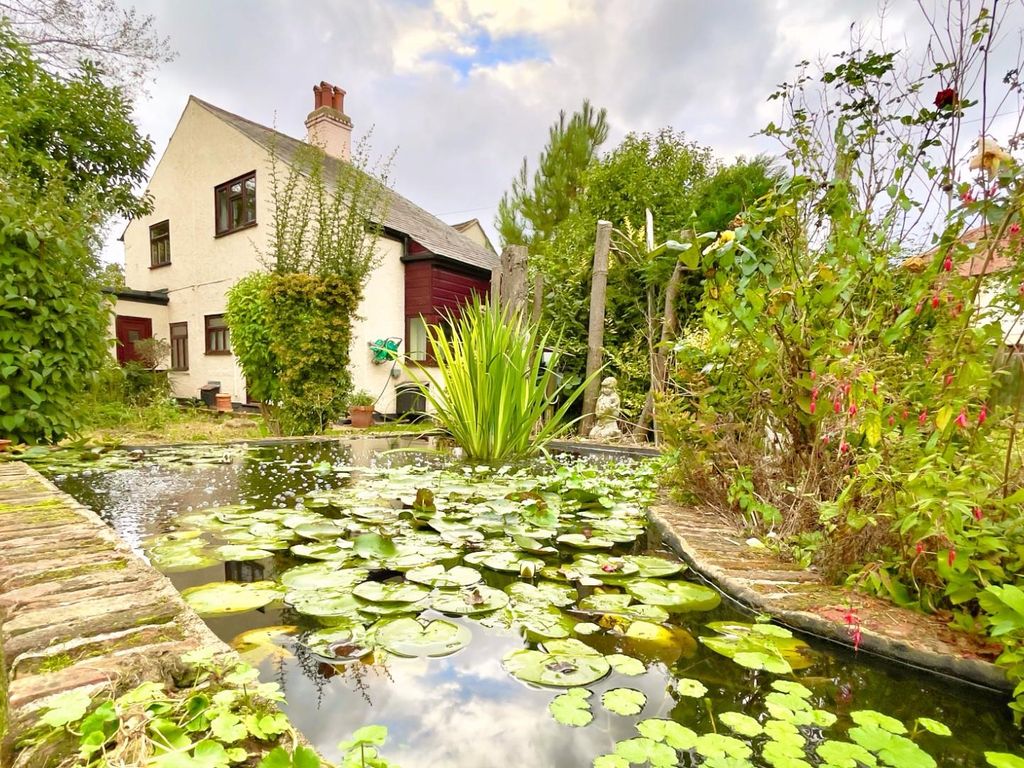 4 bed detached house for sale in Collier Row Road, Romford RM5, £