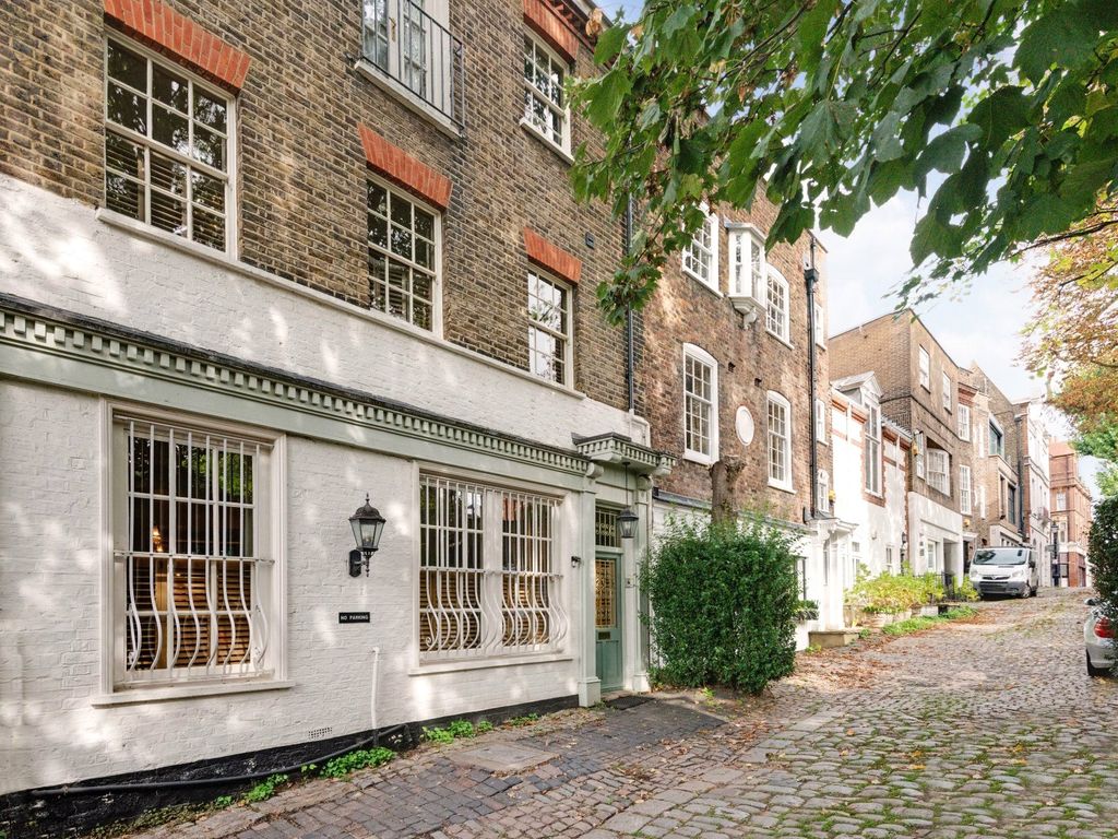 Perrins Walk, Hampstead Village, London NW3  