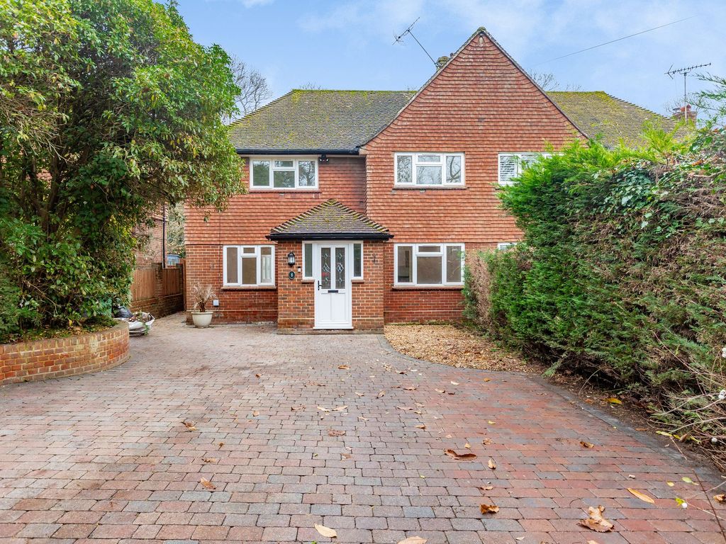 3 bed semidetached house for sale in Fairlawn Close, Teston ME18, £