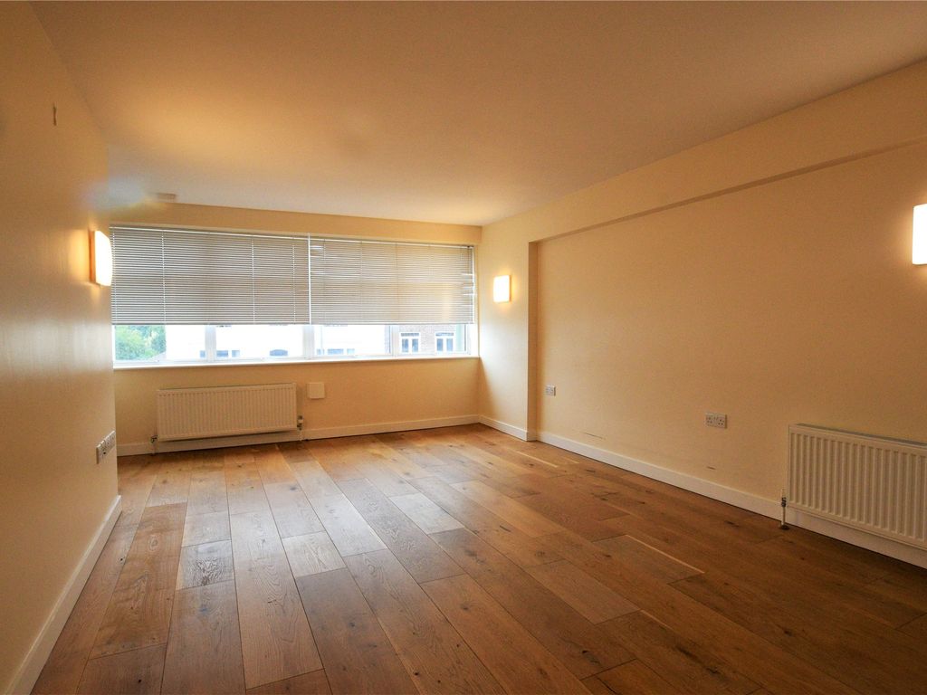 3 bed flat to rent in Hale Way, Frimley, Camberley, Surrey GU16 Zoopla