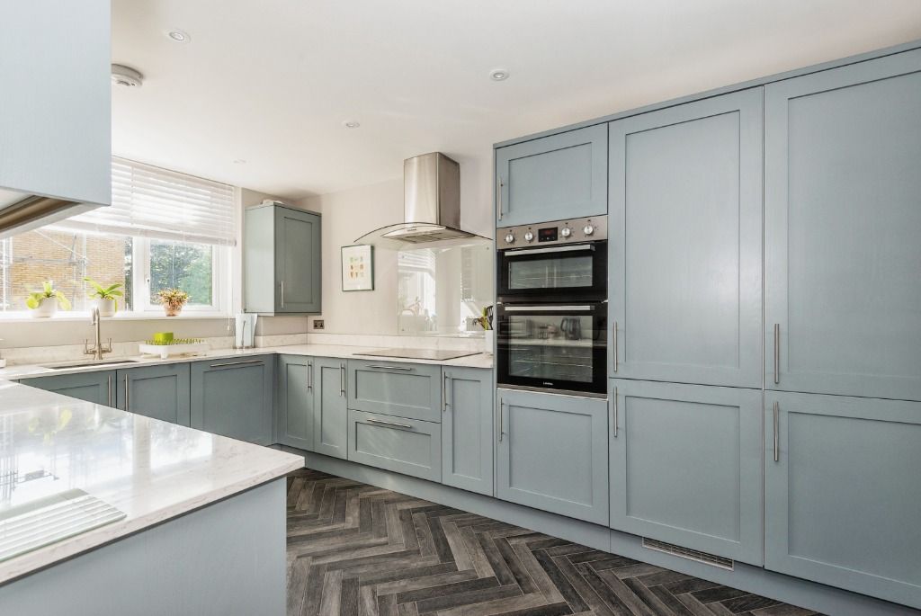 3 bed flat for sale in Avenue Road, Epsom KT18, £650,000 Zoopla