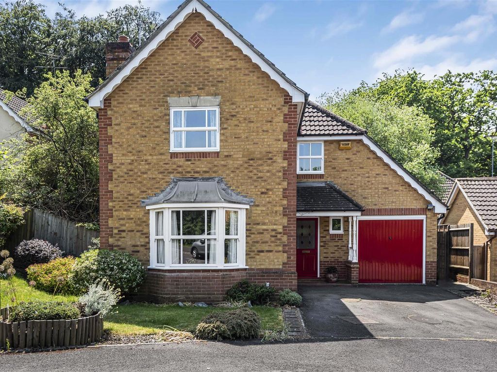 4 bed detached house for sale in Meadowside, Tilehurst, Reading RG31