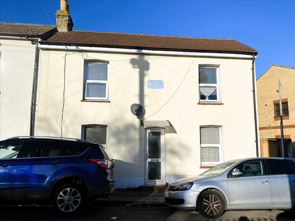 3 bed end terrace house for sale in Empress Road, Gravesend DA12, £