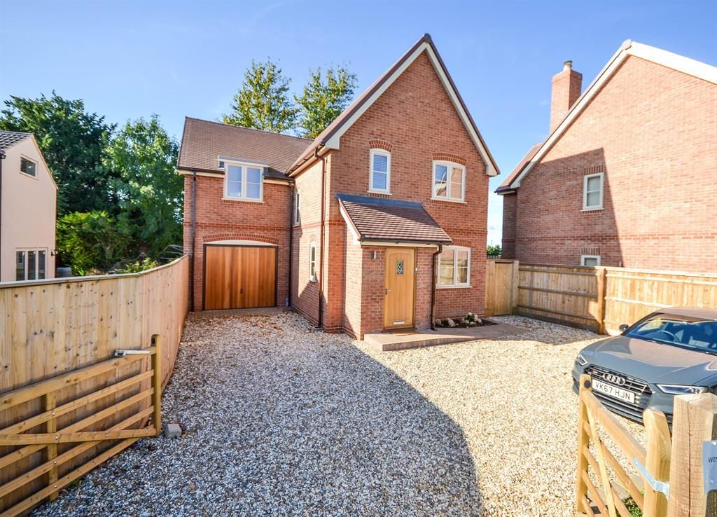 4 bed detached house to rent in St. Johns Road, Slimbridge, Gloucester