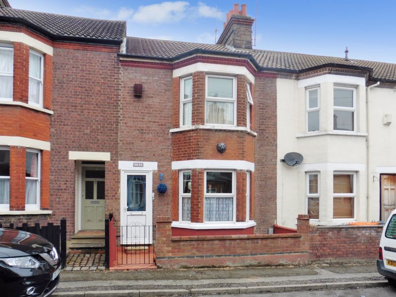 3 bed terraced house for sale in Waterlow Road, Dunstable LU6 Zoopla