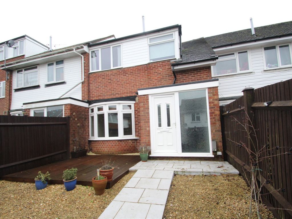 3 bed terraced house to rent in Vicarage Close, Steeple Claydon
