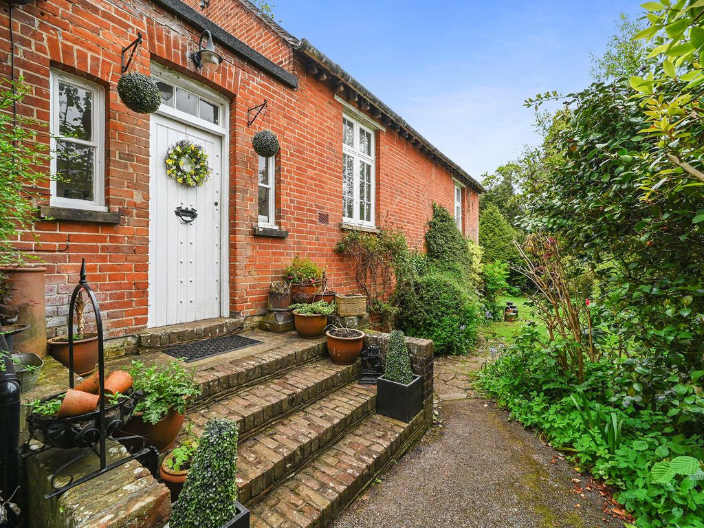 5 bed linkdetached house for sale in Lexden Road, Lexden, Colchester