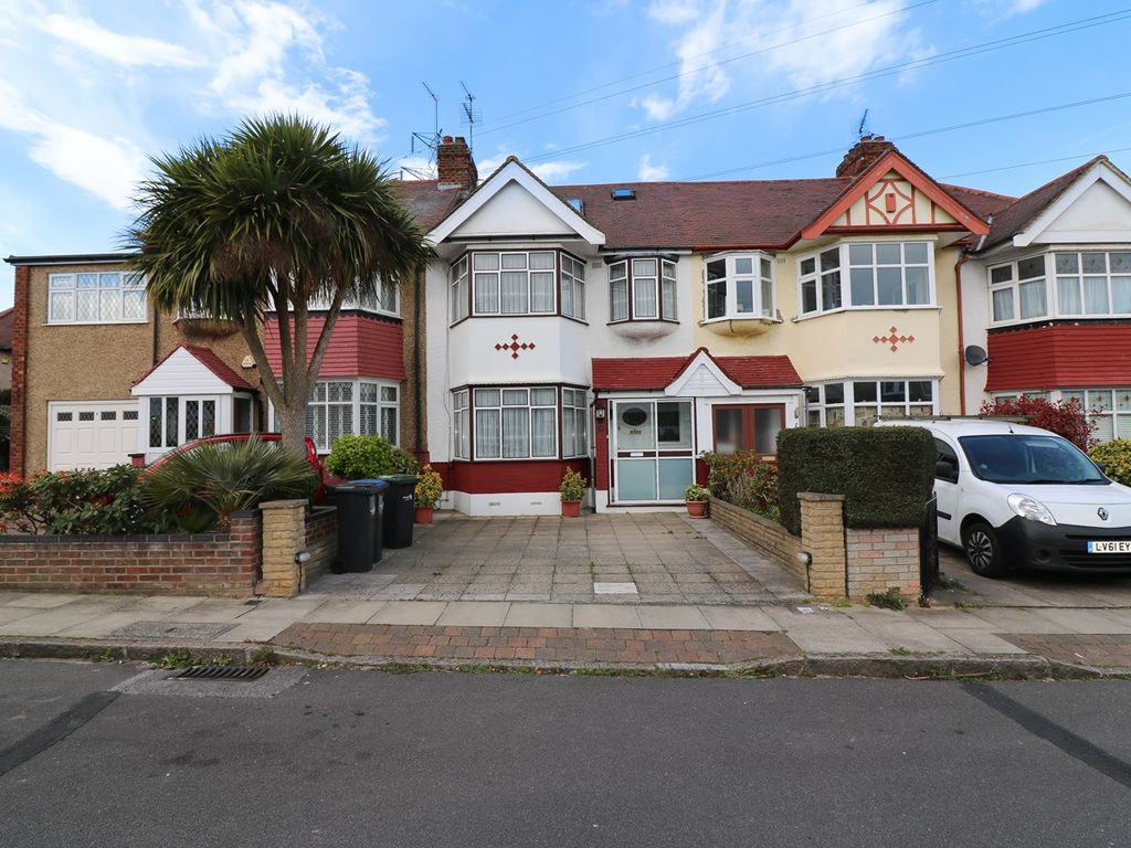 4 bed terraced house to rent in Bullsmoor Gardens, Waltham Cross EN8