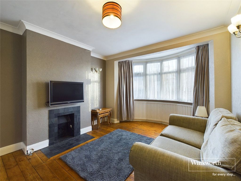 2 bed for sale in Doreen Avenue, London NW9, £325,000 Zoopla