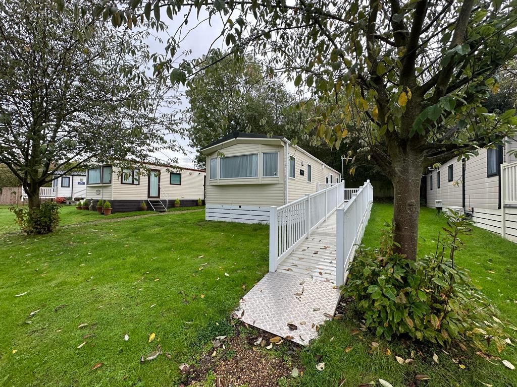 2 bed mobile/park home for sale in Lee Valley Campsite Sewardstone