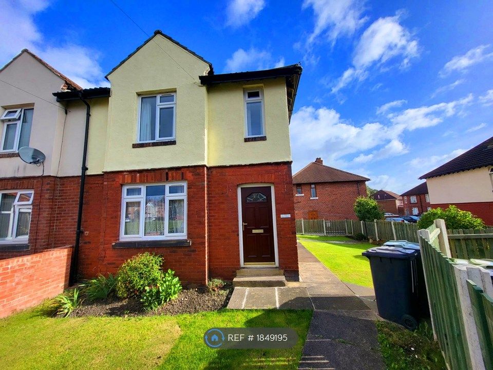 3 bed semidetached house to rent in Ravens Crescent, Dewsbury WF13, £