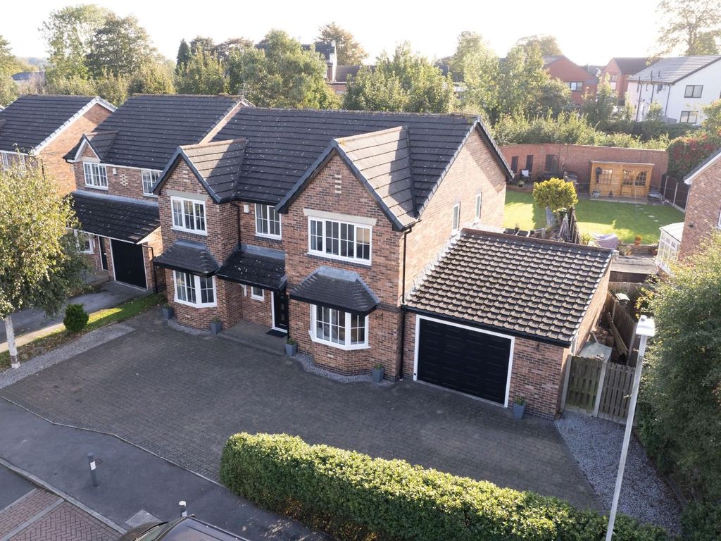 5 bed detached house to rent in Higham Way, Garforth, Leeds LS25, £