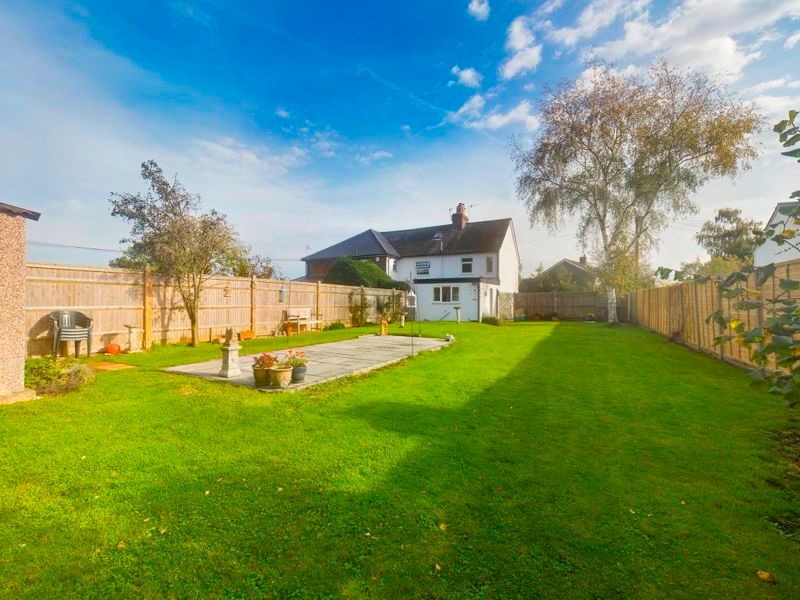 2 bed end terrace house for sale in Ashes Lane, Hadlow, Tonbridge TN11