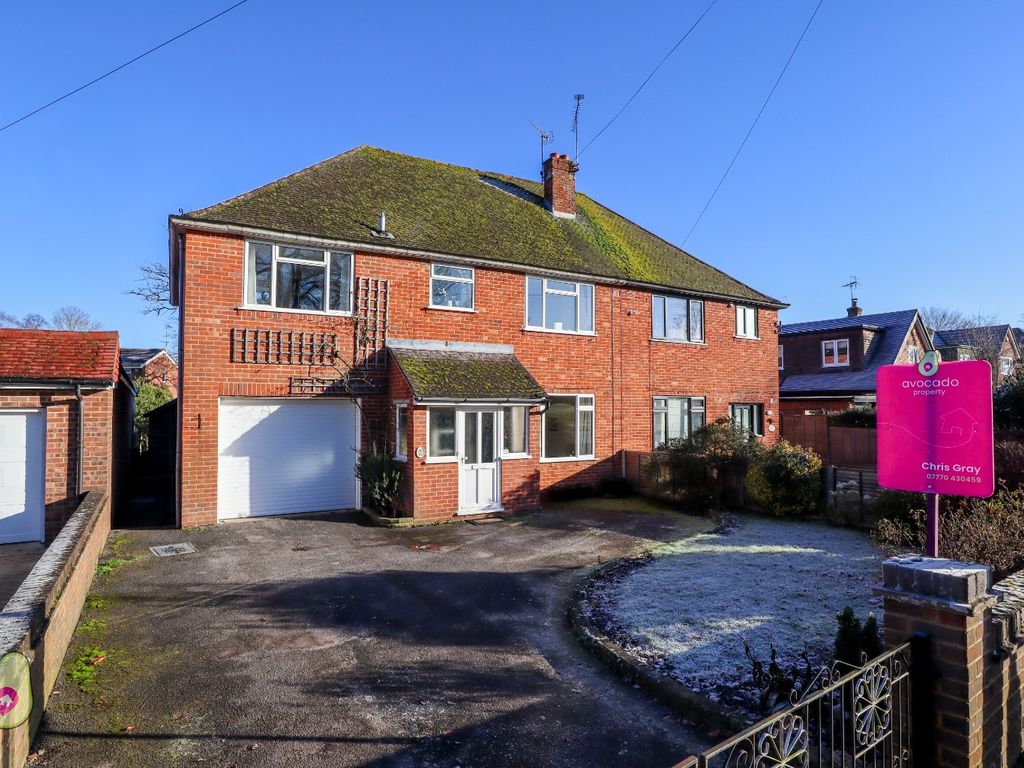 5 bed semidetached house for sale in Sycamore Road, Farnborough