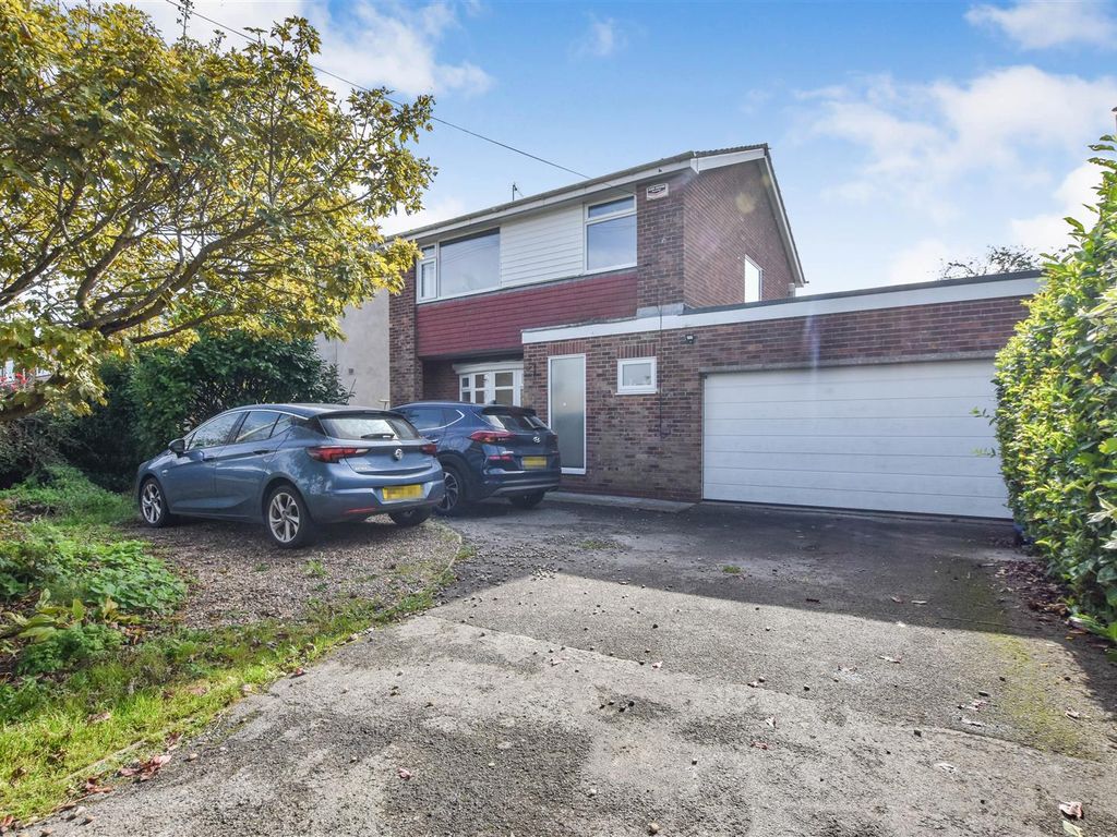 4 bed detached house for sale in Eppleworth Road, Cottingham HU16, £