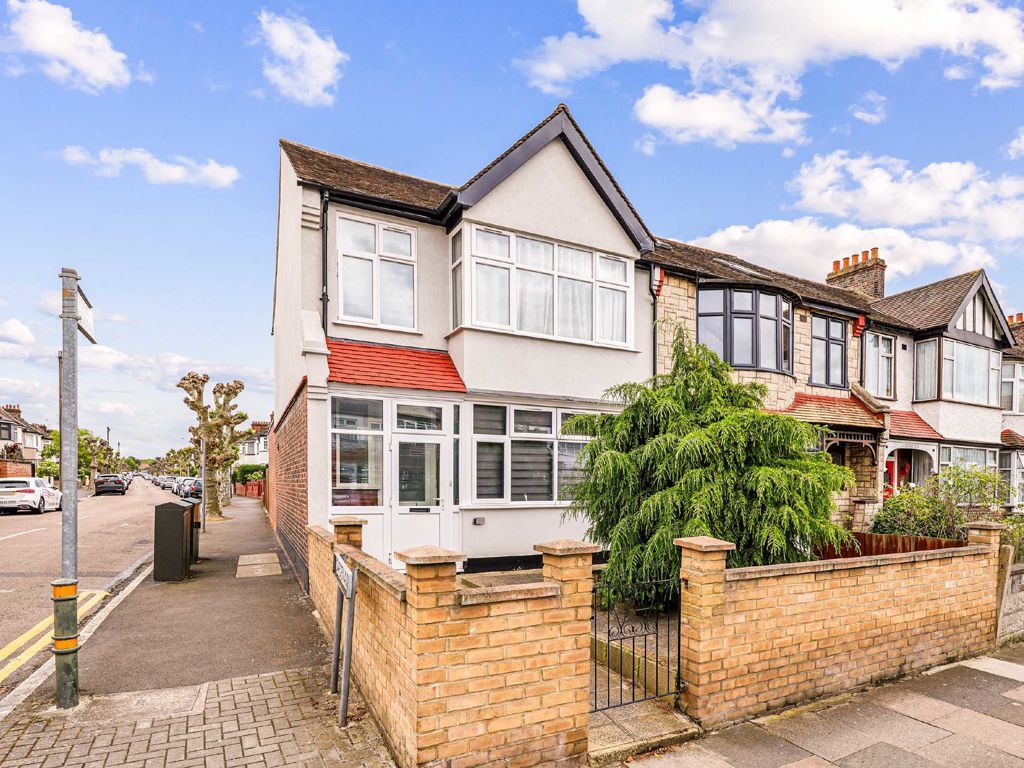 3 bed flat for sale in Streatham Road, Mitcham CR4, £550,000 Zoopla
