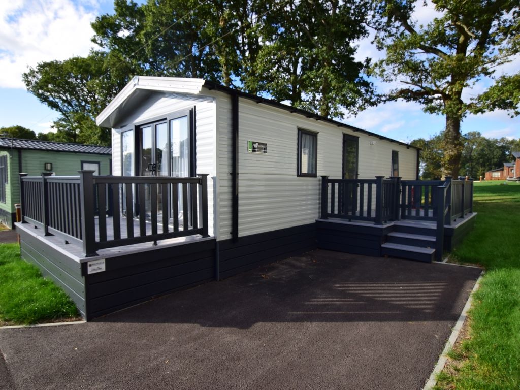 2 bed mobile/park home to rent in Emms Lane, Brooks Green, Horsham RH13