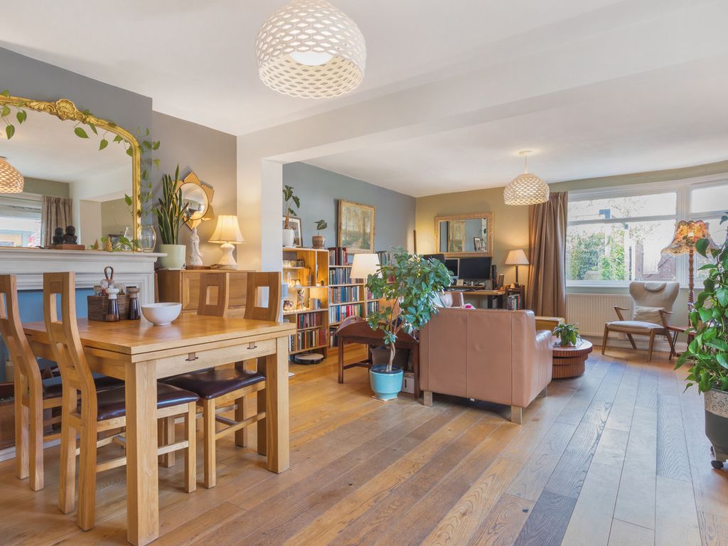 4 bed semidetached house for sale in Merlin Road, Welling DA16, £