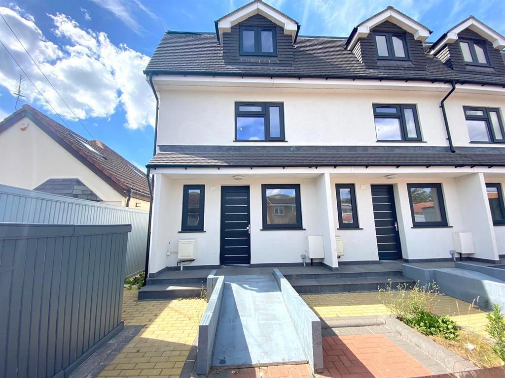 4 bed end terrace house to rent in Homefield Road, Walton On Thames